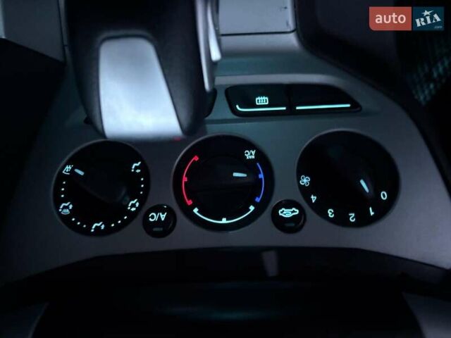 Червоний Форд Фокус, об'ємом двигуна 2 л та пробігом 166 тис. км за 7790 $, фото 28 на Automoto.ua