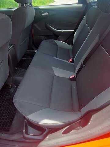 Красный Форд Фокус, объемом двигателя 2 л и пробегом 100 тыс. км за 7700 $, фото 9 на Automoto.ua