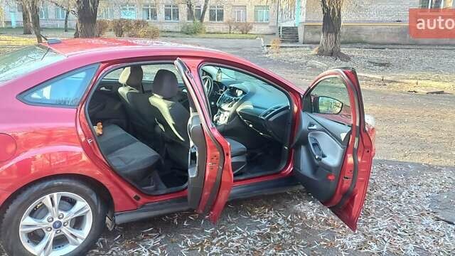 Красный Форд Фокус, объемом двигателя 2 л и пробегом 150 тыс. км за 8000 $, фото 8 на Automoto.ua