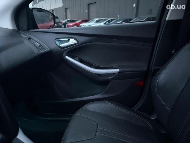 Червоний Форд Фокус, об'ємом двигуна 2 л та пробігом 166 тис. км за 7790 $, фото 26 на Automoto.ua