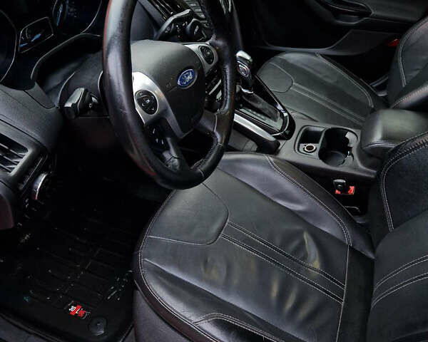 Червоний Форд Фокус, об'ємом двигуна 2 л та пробігом 260 тис. км за 7500 $, фото 7 на Automoto.ua