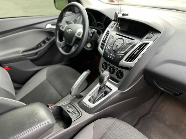 Форд Фокус 2013 у Черкасах на Automoto.ua Червоний Форд Фокус, об'ємом двигуна 2 л та пробігом 195 тис. км за 7200 $, фото 22 на Automoto.ua