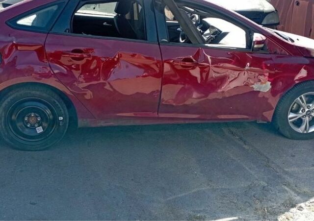 Червоний Форд Фокус, об'ємом двигуна 2 л та пробігом 160 тис. км за 2500 $, фото 5 на Automoto.ua