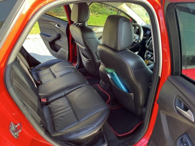 Красный Форд Фокус, объемом двигателя 2 л и пробегом 247 тыс. км за 7000 $, фото 2 на Automoto.ua