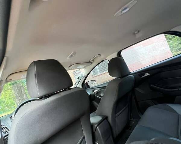 Красный Форд Фокус, объемом двигателя 2 л и пробегом 127 тыс. км за 7700 $, фото 9 на Automoto.ua