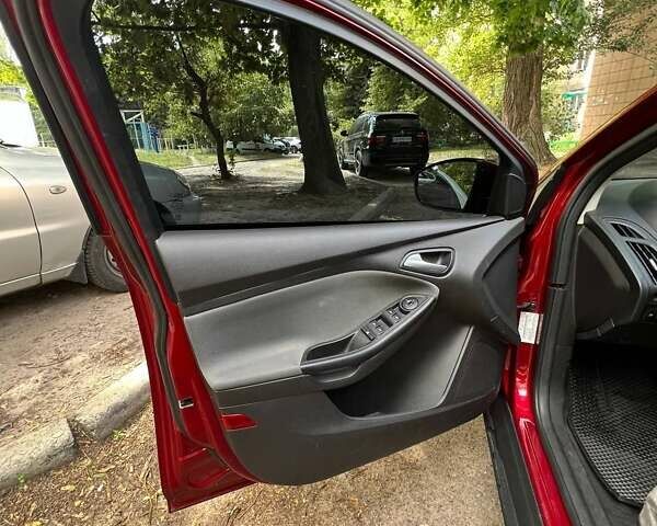 Красный Форд Фокус, объемом двигателя 2 л и пробегом 127 тыс. км за 7700 $, фото 12 на Automoto.ua