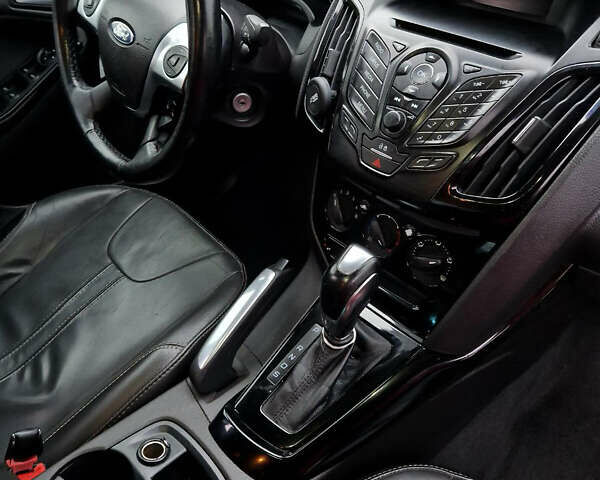 Червоний Форд Фокус, об'ємом двигуна 2 л та пробігом 260 тис. км за 7500 $, фото 5 на Automoto.ua