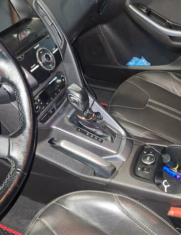 Красный Форд Фокус, объемом двигателя 2 л и пробегом 130 тыс. км за 9300 $, фото 16 на Automoto.ua