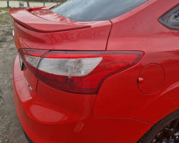 Червоний Форд Фокус, об'ємом двигуна 2 л та пробігом 260 тис. км за 7500 $, фото 4 на Automoto.ua