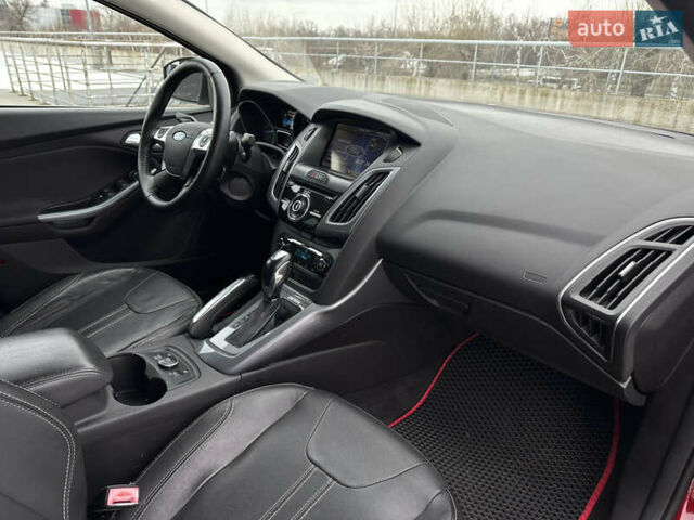 Красный Форд Фокус, объемом двигателя 2 л и пробегом 135 тыс. км за 8300 $, фото 12 на Automoto.ua