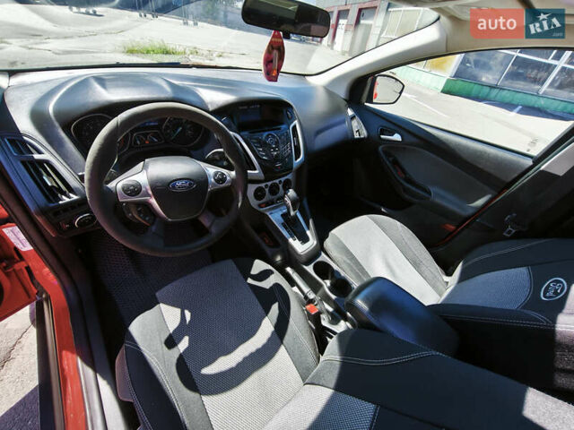 Форд Фокус 2013 у Одесі на Automoto.ua Червоний Форд Фокус, об'ємом двигуна 2 л та пробігом 140 тис. км за 7700 $, фото 20 на Automoto.ua