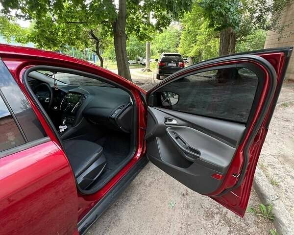 Красный Форд Фокус, объемом двигателя 2 л и пробегом 127 тыс. км за 7700 $, фото 6 на Automoto.ua