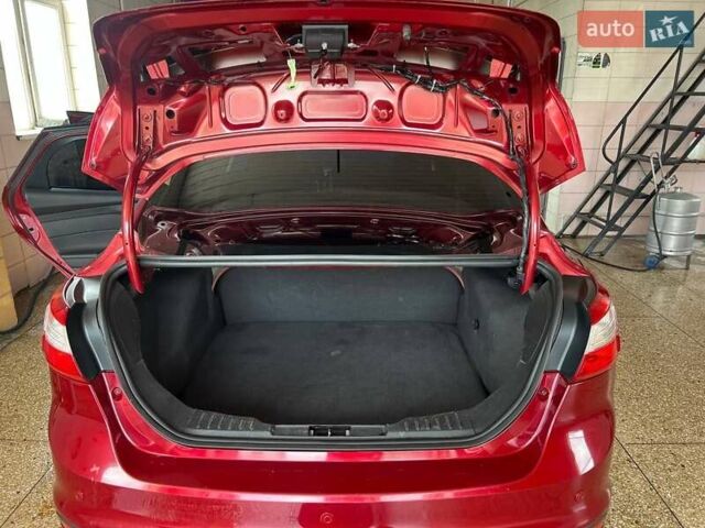 Красный Форд Фокус, объемом двигателя 2 л и пробегом 127 тыс. км за 7700 $, фото 19 на Automoto.ua