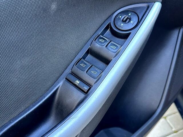 Червоний Форд Фокус, об'ємом двигуна 2 л та пробігом 204 тис. км за 7049 $, фото 6 на Automoto.ua