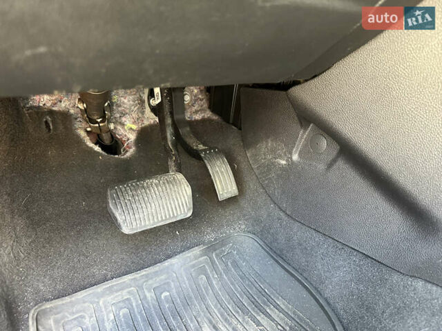 Красный Форд Фокус, объемом двигателя 2 л и пробегом 118 тыс. км за 7000 $, фото 8 на Automoto.ua