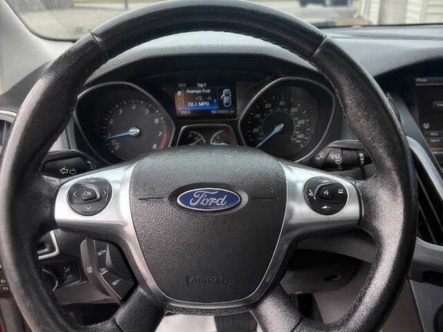 Красный Форд Фокус, объемом двигателя 2 л и пробегом 80 тыс. км за 3600 $, фото 8 на Automoto.ua