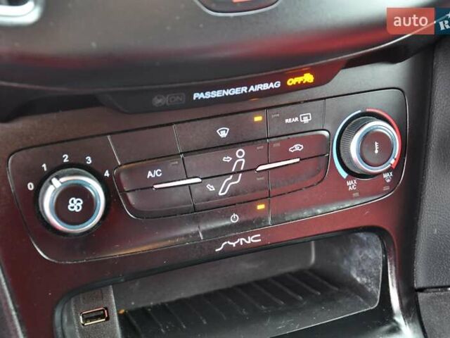 Червоний Форд Фокус, об'ємом двигуна 2 л та пробігом 207 тис. км за 6999 $, фото 32 на Automoto.ua
