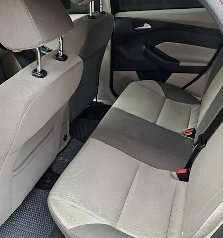 Червоний Форд Фокус, об'ємом двигуна 2 л та пробігом 130 тис. км за 7200 $, фото 7 на Automoto.ua