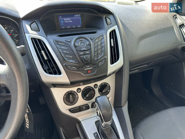 Красный Форд Фокус, объемом двигателя 2 л и пробегом 118 тыс. км за 7000 $, фото 6 на Automoto.ua