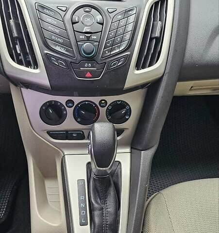 Червоний Форд Фокус, об'ємом двигуна 2 л та пробігом 130 тис. км за 7200 $, фото 12 на Automoto.ua