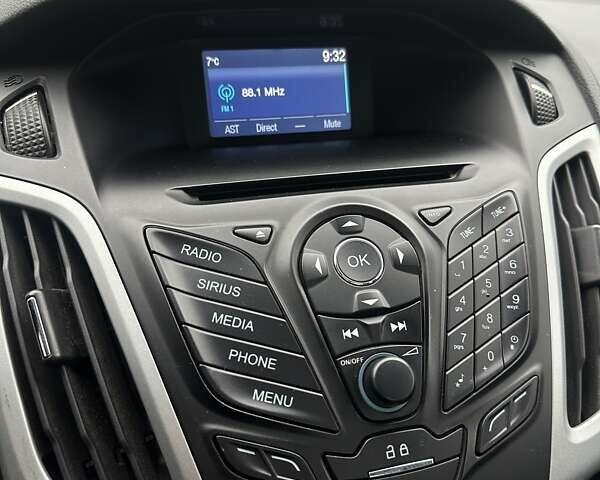 Красный Форд Фокус, объемом двигателя 2 л и пробегом 146 тыс. км за 8200 $, фото 12 на Automoto.ua