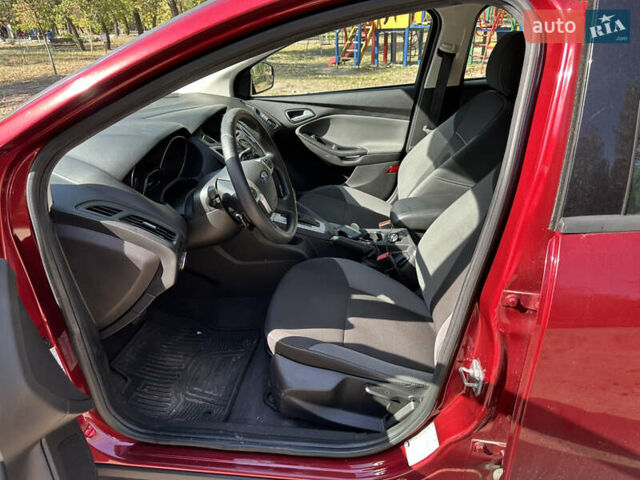 Красный Форд Фокус, объемом двигателя 2 л и пробегом 118 тыс. км за 7000 $, фото 5 на Automoto.ua