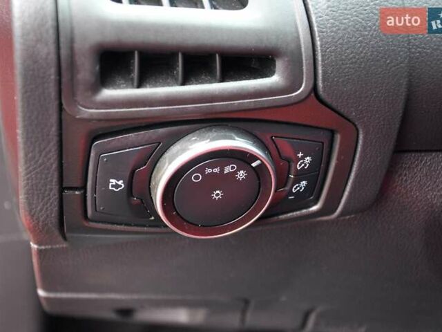 Червоний Форд Фокус, об'ємом двигуна 2 л та пробігом 207 тис. км за 6999 $, фото 30 на Automoto.ua