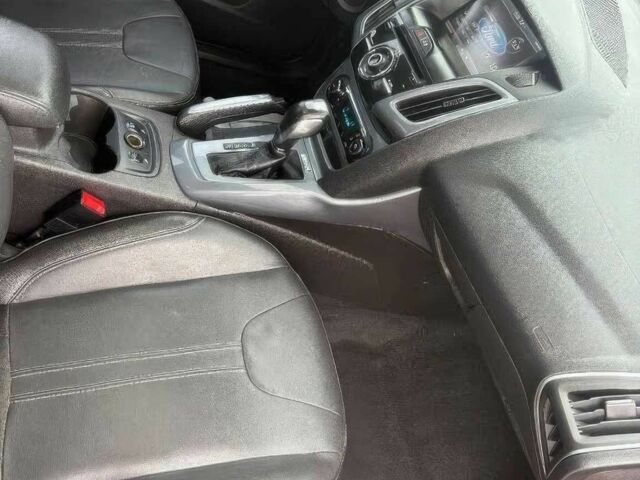 Красный Форд Фокус, объемом двигателя 2 л и пробегом 80 тыс. км за 3600 $, фото 6 на Automoto.ua