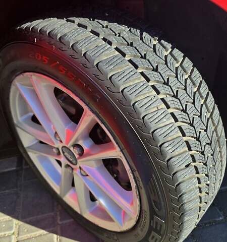 Червоний Форд Фокус, об'ємом двигуна 2 л та пробігом 162 тис. км за 9000 $, фото 23 на Automoto.ua