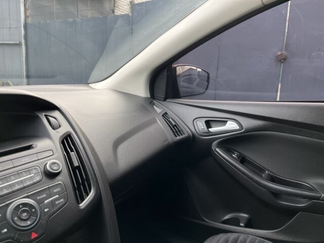 Красный Форд Фокус, объемом двигателя 2 л и пробегом 124 тыс. км за 8300 $, фото 11 на Automoto.ua