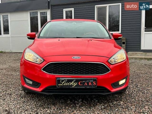 Красный Форд Фокус, объемом двигателя 2 л и пробегом 126 тыс. км за 7700 $, фото 2 на Automoto.ua