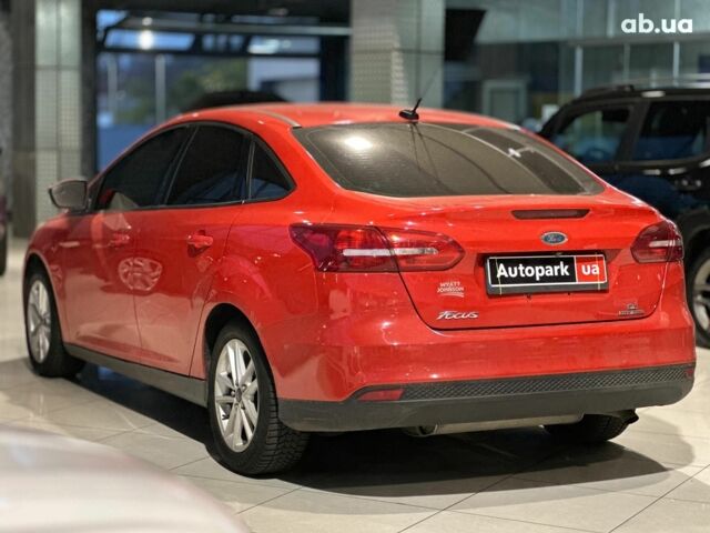 Червоний Форд Фокус, об'ємом двигуна 2 л та пробігом 162 тис. км за 9490 $, фото 5 на Automoto.ua