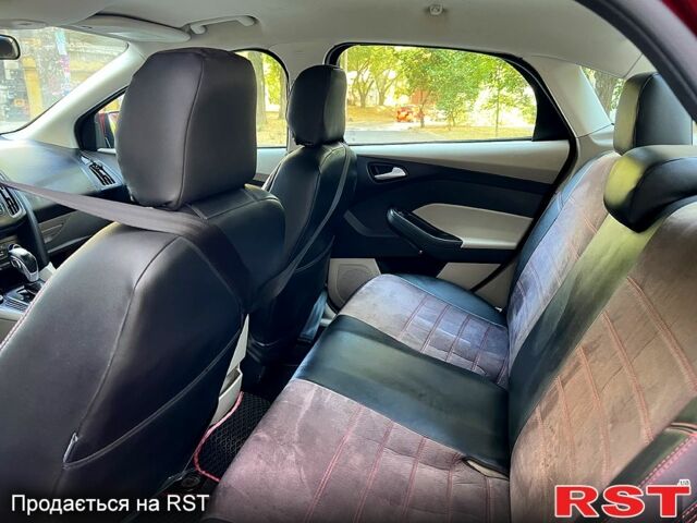 Красный Форд Фокус, объемом двигателя 2 л и пробегом 147 тыс. км за 5999 $, фото 6 на Automoto.ua