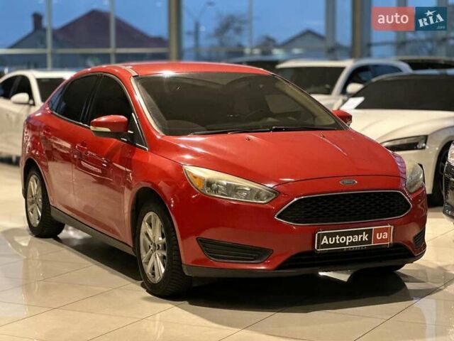 Червоний Форд Фокус, об'ємом двигуна 2 л та пробігом 162 тис. км за 9490 $, фото 2 на Automoto.ua