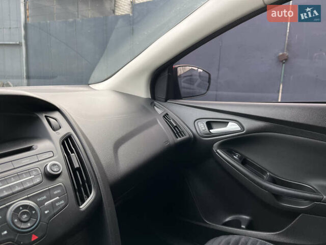 Красный Форд Фокус, объемом двигателя 2 л и пробегом 124 тыс. км за 8300 $, фото 16 на Automoto.ua