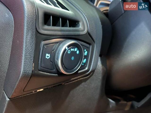 Червоний Форд Фокус, об'ємом двигуна 2 л та пробігом 162 тис. км за 9490 $, фото 8 на Automoto.ua