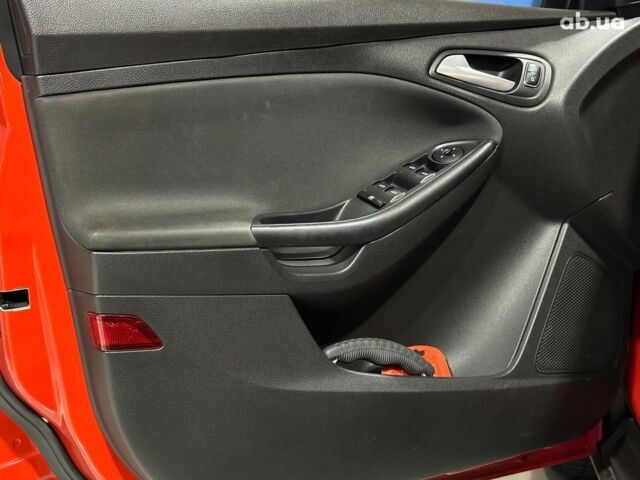 Червоний Форд Фокус, об'ємом двигуна 2 л та пробігом 162 тис. км за 9490 $, фото 8 на Automoto.ua