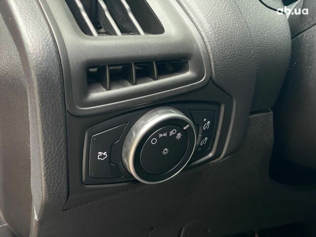 Красный Форд Фокус, объемом двигателя 2 л и пробегом 248 тыс. км за 6490 $, фото 17 на Automoto.ua