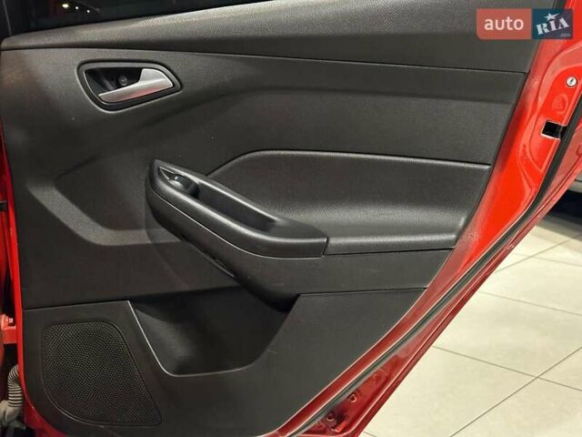 Червоний Форд Фокус, об'ємом двигуна 2 л та пробігом 162 тис. км за 9490 $, фото 13 на Automoto.ua