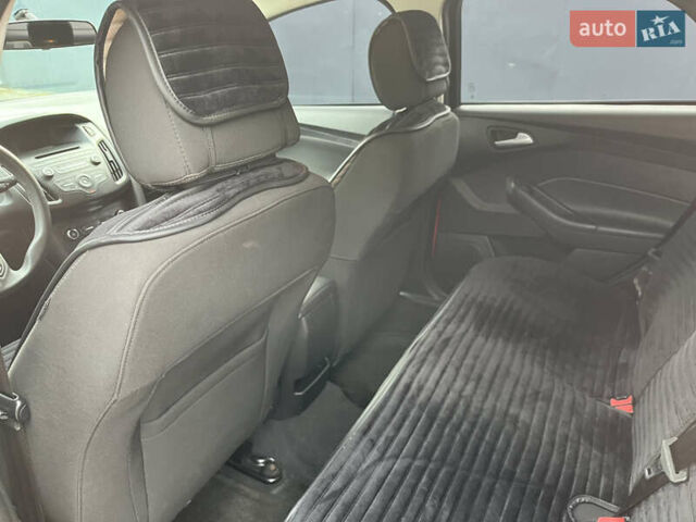 Красный Форд Фокус, объемом двигателя 2 л и пробегом 124 тыс. км за 8300 $, фото 20 на Automoto.ua