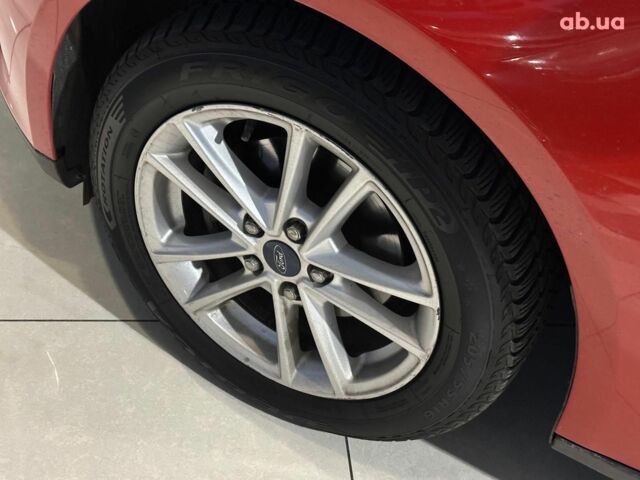 Червоний Форд Фокус, об'ємом двигуна 2 л та пробігом 162 тис. км за 9490 $, фото 6 на Automoto.ua