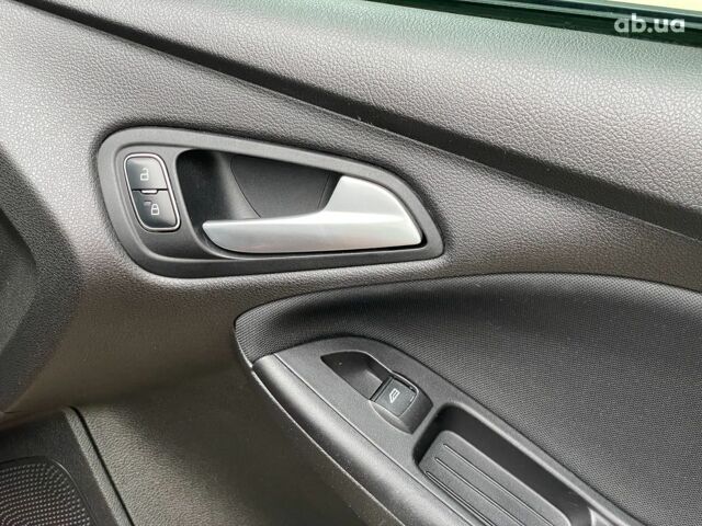 Красный Форд Фокус, объемом двигателя 2 л и пробегом 248 тыс. км за 6490 $, фото 25 на Automoto.ua