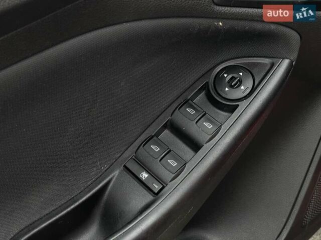 Форд Фокус 2015 у Києві на Automoto.ua Червоний Форд Фокус, об'ємом двигуна 2 л та пробігом 121 тис. км за 7490 $, фото 16 на Automoto.ua