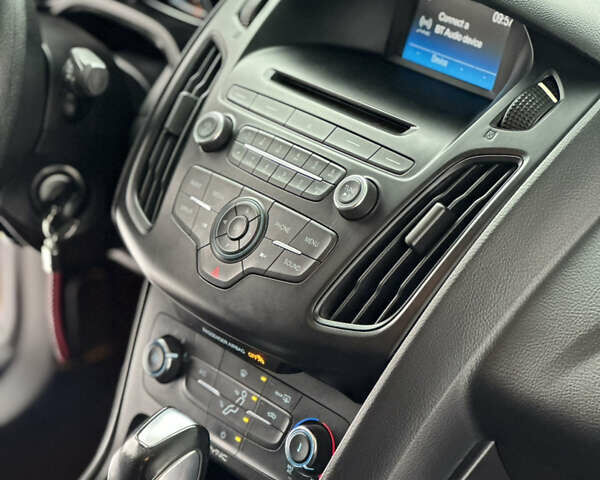 Червоний Форд Фокус, об'ємом двигуна 2 л та пробігом 125 тис. км за 8500 $, фото 62 на Automoto.ua