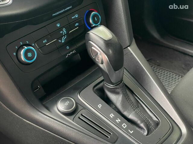 Красный Форд Фокус, объемом двигателя 2 л и пробегом 248 тыс. км за 6490 $, фото 15 на Automoto.ua