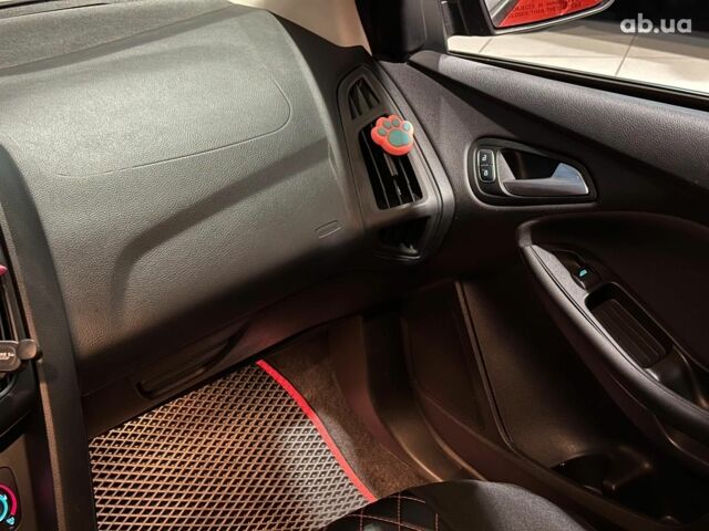 Червоний Форд Фокус, об'ємом двигуна 2 л та пробігом 162 тис. км за 9490 $, фото 15 на Automoto.ua