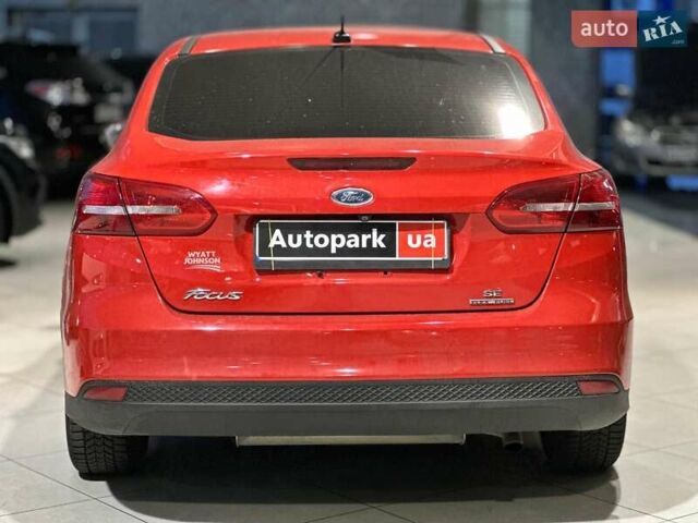 Червоний Форд Фокус, об'ємом двигуна 2 л та пробігом 162 тис. км за 9490 $, фото 5 на Automoto.ua