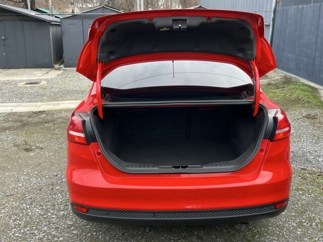 Красный Форд Фокус, объемом двигателя 2 л и пробегом 124 тыс. км за 8300 $, фото 7 на Automoto.ua