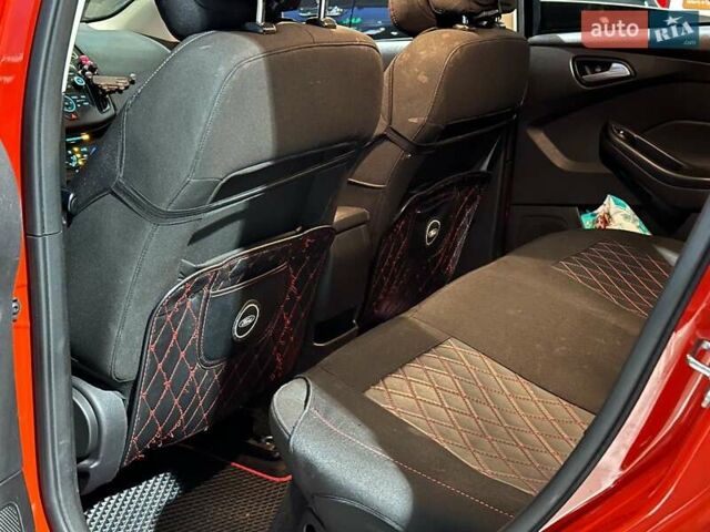 Червоний Форд Фокус, об'ємом двигуна 2 л та пробігом 162 тис. км за 9490 $, фото 11 на Automoto.ua