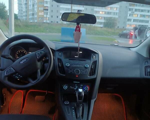 Червоний Форд Фокус, об'ємом двигуна 2 л та пробігом 102 тис. км за 7099 $, фото 2 на Automoto.ua
